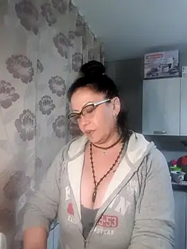 x  KHALEESI  x online show from November 19, 2025, 3:34 pm