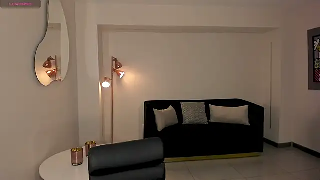 NinaMichelle online show from April 28, 2026, 6:12 pm