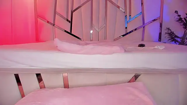 hot booty  online show from June 18, 2026, 9:53 pm