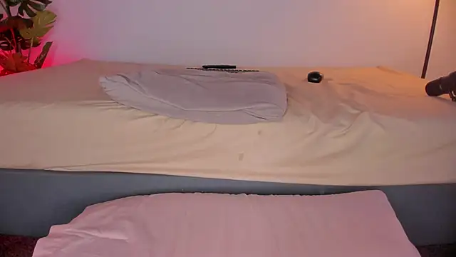 hot booty  online show from May 1, 2026, 9:09 pm