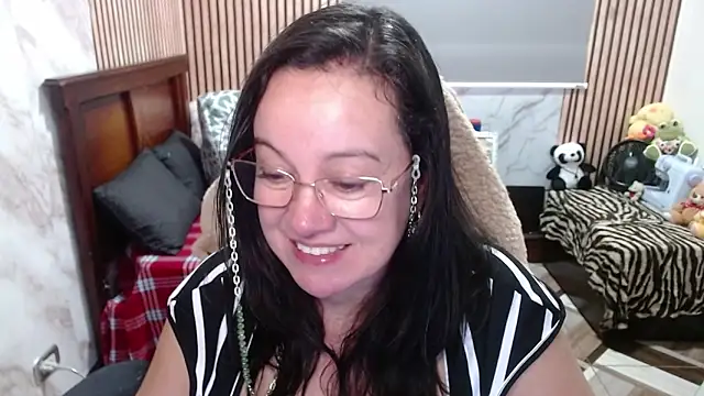 Snapshot of Sonialorens_ chatting on April 13, 2026, 4:33 pm Sonialorens online show from April 13, 2026, 4:33 pm