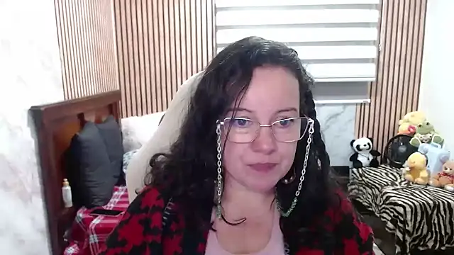 Snapshot of Sonialorens_ chatting on April 29, 2026, 5:30 pm Sonialorens online show from April 29, 2026, 5:30 pm