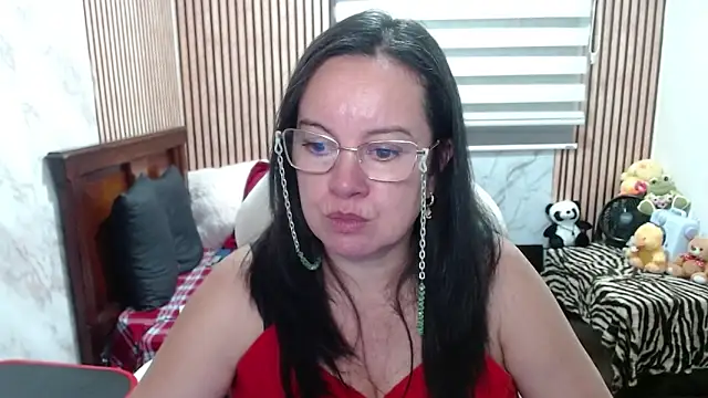 Snapshot of Sonialorens_ chatting on May 1, 2026, 11:10 pm Sonialorens online show from May 1, 2026, 11:10 pm