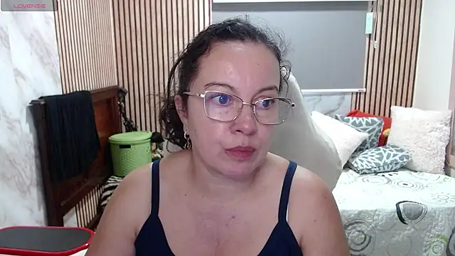 Snapshot of Sonialorens_ chatting on May 18, 2026, 9:52 pm Sonialorens online show from May 18, 2026, 9:52 pm