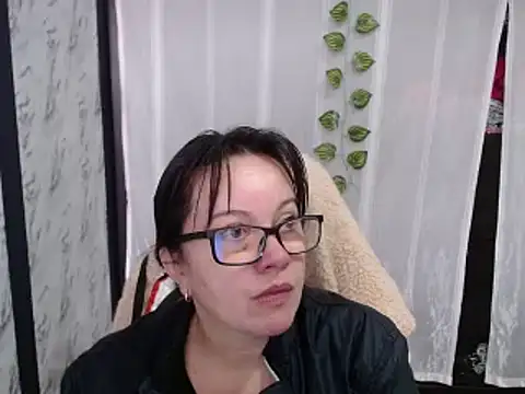 Sonialorens  online show from February 25, 2025, 3:42 pm