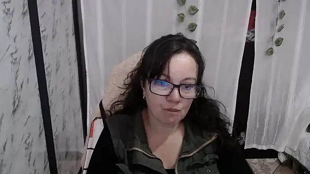 Sonialorens  online show from March 5, 2025, 8:42 pm