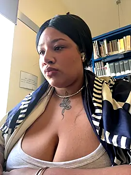 Snapshot of IamSashaLuv chatting on September 30, 2025, 9:15 am IamSashaLuv online show from September 30, 2025, 9:15 am