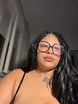 Snapshot of IamSashaLuv chatting on May 8, 2026, 11:30 pm IamSashaLuv online show from May 8, 2026, 11:30 pm