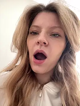 Snapshot of MaryHiggins chatting on October 17, 2025, 6:17 am MaryHiggins online show from October 17, 2025, 6:17 am