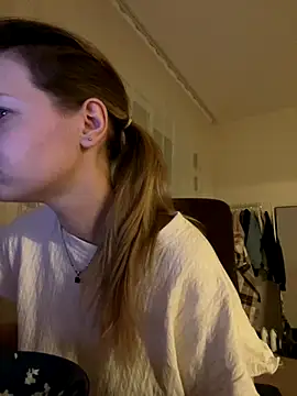 Snapshot of MaryHiggins chatting on November 25, 2025, 2:39 pm MaryHiggins online show from November 25, 2025, 2:39 pm