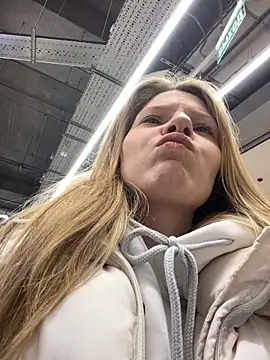 Snapshot of MaryHiggins chatting on November 19, 2025, 8:03 am MaryHiggins online show from November 19, 2025, 8:03 am