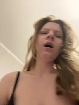 Snapshot of MaryHiggins chatting on February 8, 2026, 9:29 am MaryHiggins online show from February 8, 2026, 9:29 am