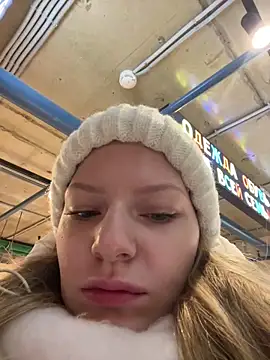 Snapshot of MaryHiggins chatting on November 24, 2025, 1:55 pm MaryHiggins online show from November 24, 2025, 1:55 pm