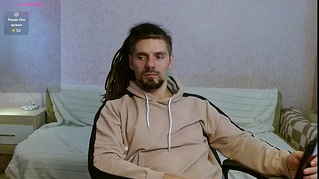 Snapshot of Aestheticguy101 chatting on October 12, 2025, 11:44 am Aestheticguy101 online show from October 12, 2025, 11:44 am