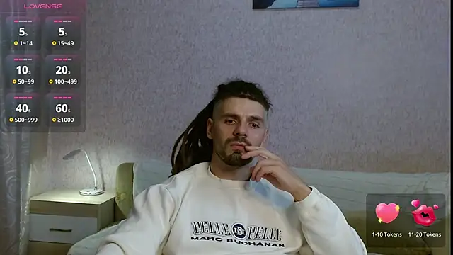 Snapshot of Aestheticguy101 chatting on October 18, 2025, 4:42 pm Aestheticguy101 online show from October 18, 2025, 4:42 pm