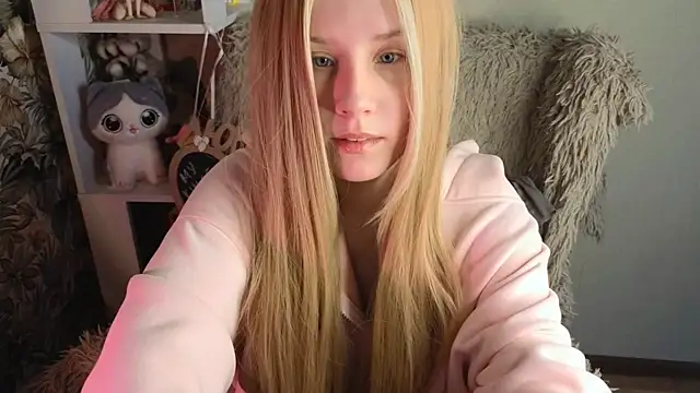 sarakaell online show from May 13, 2026, 1:45 am
