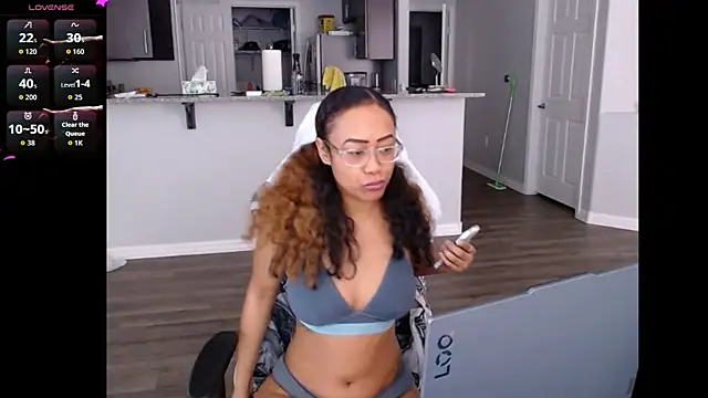 Snapshot of RylHoneyy chatting on June 25, 2026, 5:40 pm RylHoneyy online show from June 25, 2026, 5:40 pm