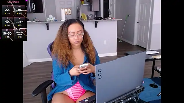 Snapshot of RylHoneyy chatting on August 4, 2026, 5:39 pm RylHoneyy online show from August 4, 2026, 5:39 pm