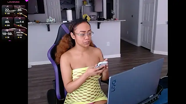 Snapshot of RylHoneyy chatting on July 2, 2026, 7:31 pm RylHoneyy online show from July 2, 2026, 7:31 pm