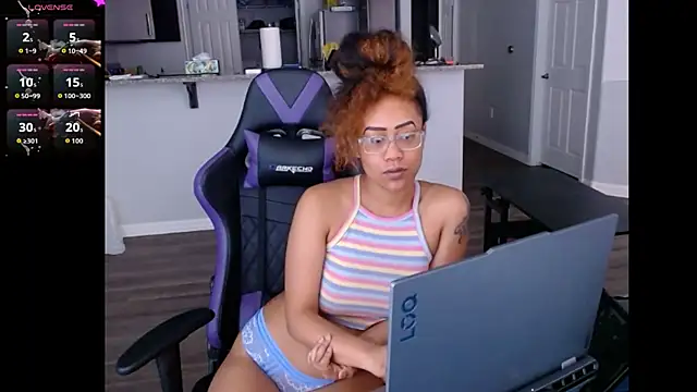 Snapshot of RylHoneyy chatting on July 6, 2026, 8:11 pm RylHoneyy online show from July 6, 2026, 8:11 pm