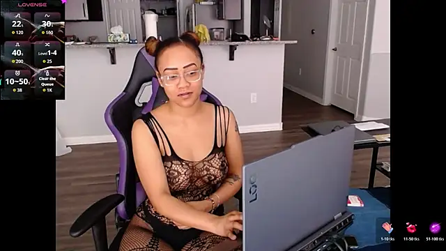 Snapshot of RylHoneyy chatting on July 24, 2026, 4:25 pm RylHoneyy online show from July 24, 2026, 4:25 pm