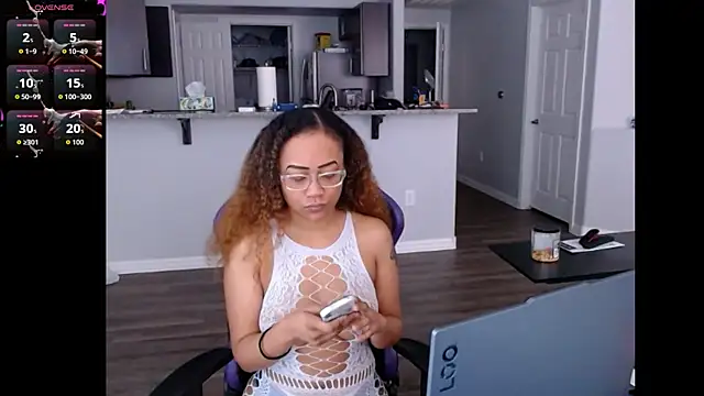 Snapshot of RylHoneyy chatting on July 11, 2026, 8:20 pm RylHoneyy online show from July 11, 2026, 8:20 pm