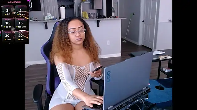Snapshot of RylHoneyy chatting on August 3, 2026, 6:47 pm RylHoneyy online show from August 3, 2026, 6:47 pm