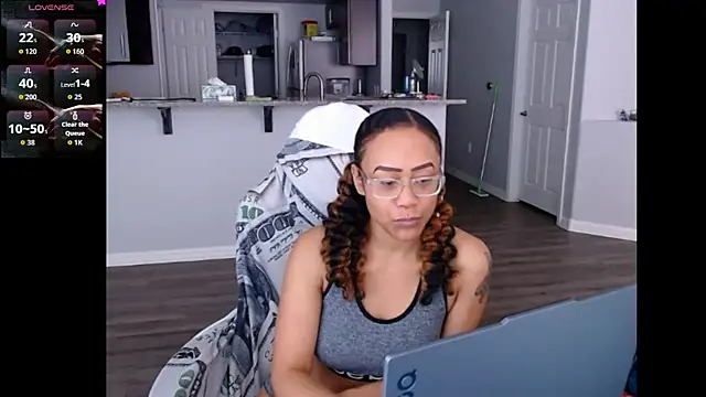 RylHoneyy online show from June 16, 2026, 7:58 pm