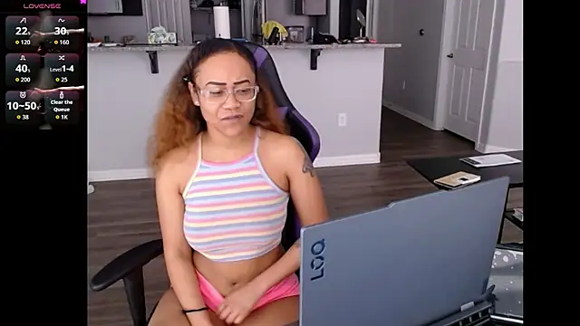 Snapshot of RylHoneyy chatting on July 16, 2026, 6:27 pm RylHoneyy online show from July 16, 2026, 6:27 pm