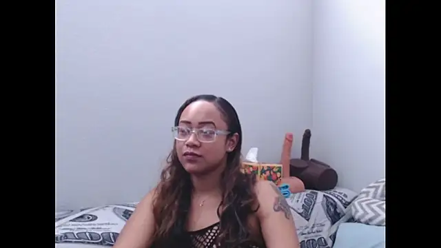 Snapshot of RylHoneyy chatting on March 18, 2026, 7:04 pm RylHoneyy online show from March 18, 2026, 7:04 pm