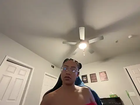 Snapshot of RylHoneyy chatting on February 7, 2026, 1:41 pm RylHoneyy online show from February 7, 2026, 1:41 pm