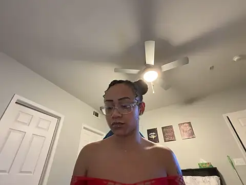 Snapshot of RylHoneyy chatting on February 8, 2026, 3:48 am RylHoneyy online show from February 8, 2026, 3:48 am