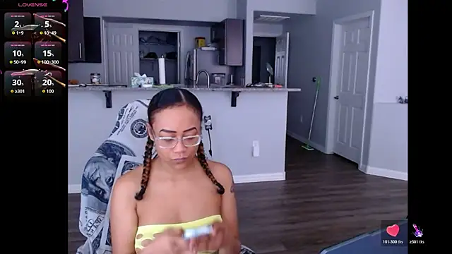 RylHoneyy online show from June 10, 2026, 8:21 pm