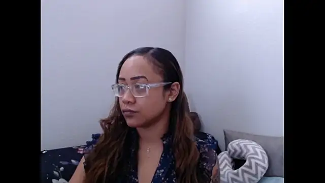 Snapshot of RylHoneyy chatting on March 17, 2026, 4:32 pm RylHoneyy online show from March 17, 2026, 4:32 pm