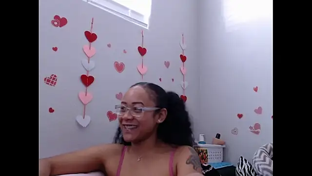 Snapshot of RylHoneyy chatting on February 13, 2026, 9:15 pm RylHoneyy online show from February 13, 2026, 9:15 pm