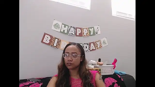 Snapshot of RylHoneyy chatting on March 6, 2026, 8:15 pm RylHoneyy online show from March 6, 2026, 8:15 pm