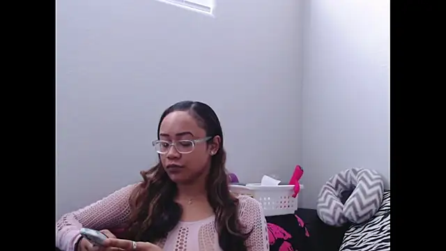 Snapshot of RylHoneyy chatting on March 13, 2026, 7:30 pm RylHoneyy online show from March 13, 2026, 7:30 pm