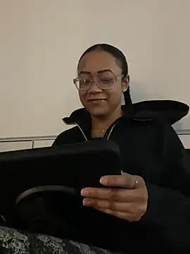 Snapshot of RylHoneyy chatting on February 25, 2026, 2:06 pm RylHoneyy online show from February 25, 2026, 2:06 pm