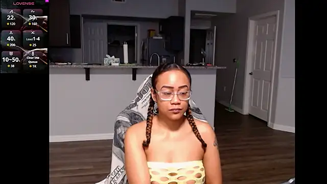 RylHoneyy online show from June 11, 2026, 2:33 am