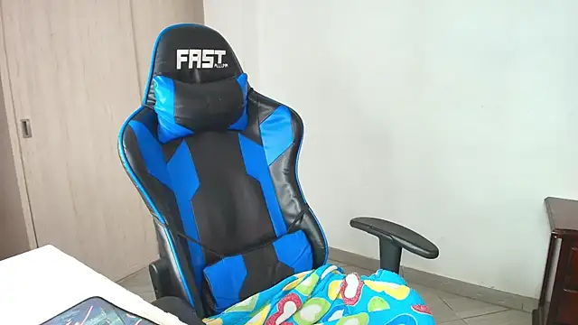 Snapshot of sophiax-x chatting on October 8, 2025, 9:37 pm sophiax-x online show from October 8, 2025, 9:37 pm