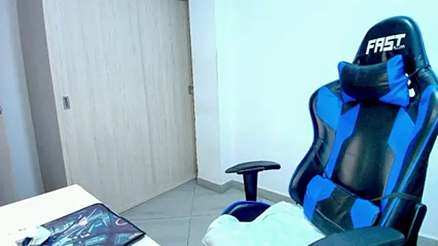 Snapshot of sophiax-x chatting on November 25, 2025, 11:37 pm sophiax-x online show from November 25, 2025, 11:37 pm