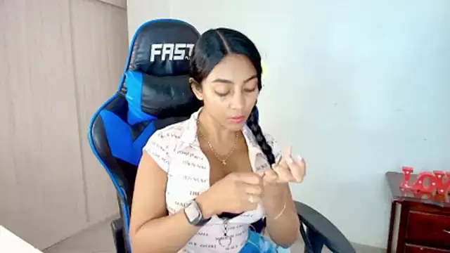 Snapshot of sophiax-x chatting on December 2, 2025, 5:36 pm sophiax-x online show from December 2, 2025, 5:36 pm