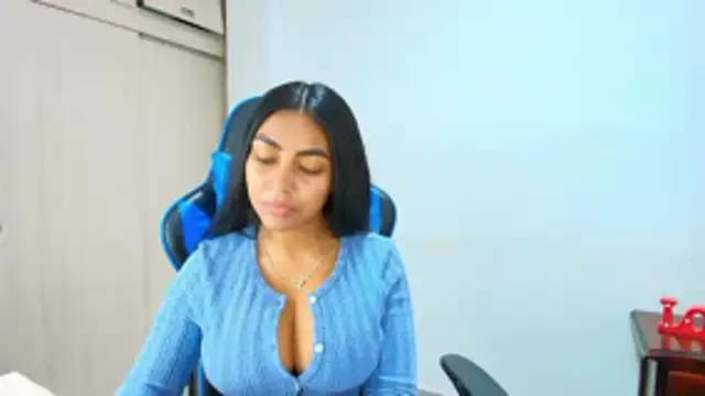 Snapshot of sophiax-x chatting on November 7, 2025, 3:05 pm sophiax-x online show from November 7, 2025, 3:05 pm