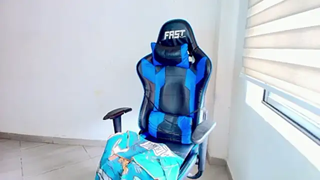 sophiax-x online show from May 29, 2026, 3:40 pm