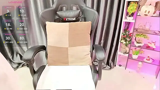 Yuki-yio online show from November 10, 2025, 1:21 am