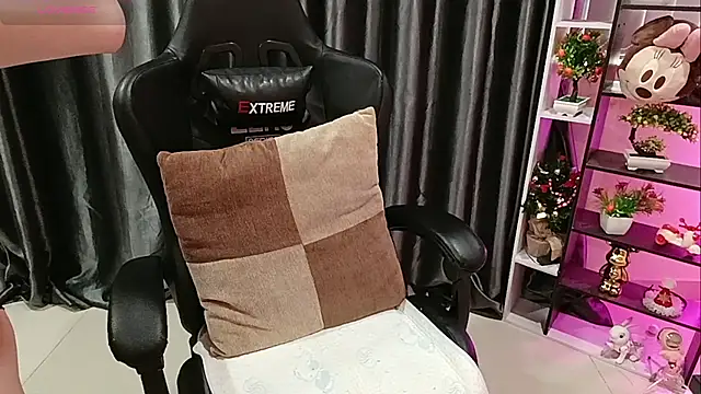 Snapshot of Yuki-yio chatting on February 5, 2026, 1:23 am Yuki-yio online show from February 5, 2026, 1:23 am