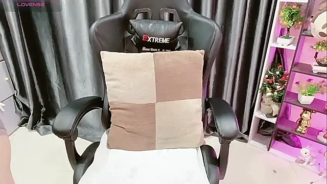 Snapshot of Yuki-yio chatting on February 8, 2026, 12:08 am Yuki-yio online show from February 8, 2026, 12:08 am