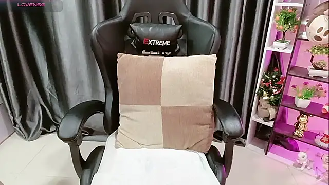 Snapshot of Yuki-yio chatting on February 9, 2026, 1:14 am Yuki-yio online show from February 9, 2026, 1:14 am