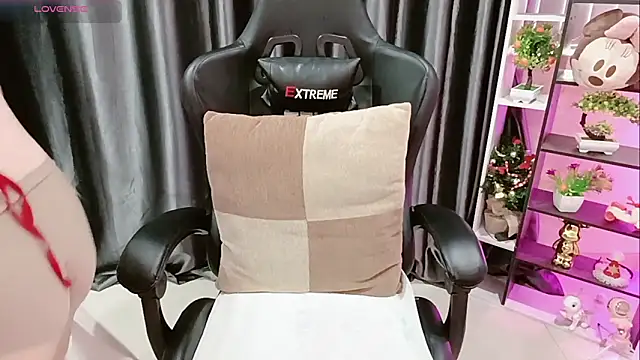 Snapshot of Yuki-yio chatting on February 6, 2026, 1:23 am Yuki-yio online show from February 6, 2026, 1:23 am