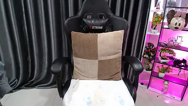 Yuki-yio online show from October 9, 2025, 1:17 am